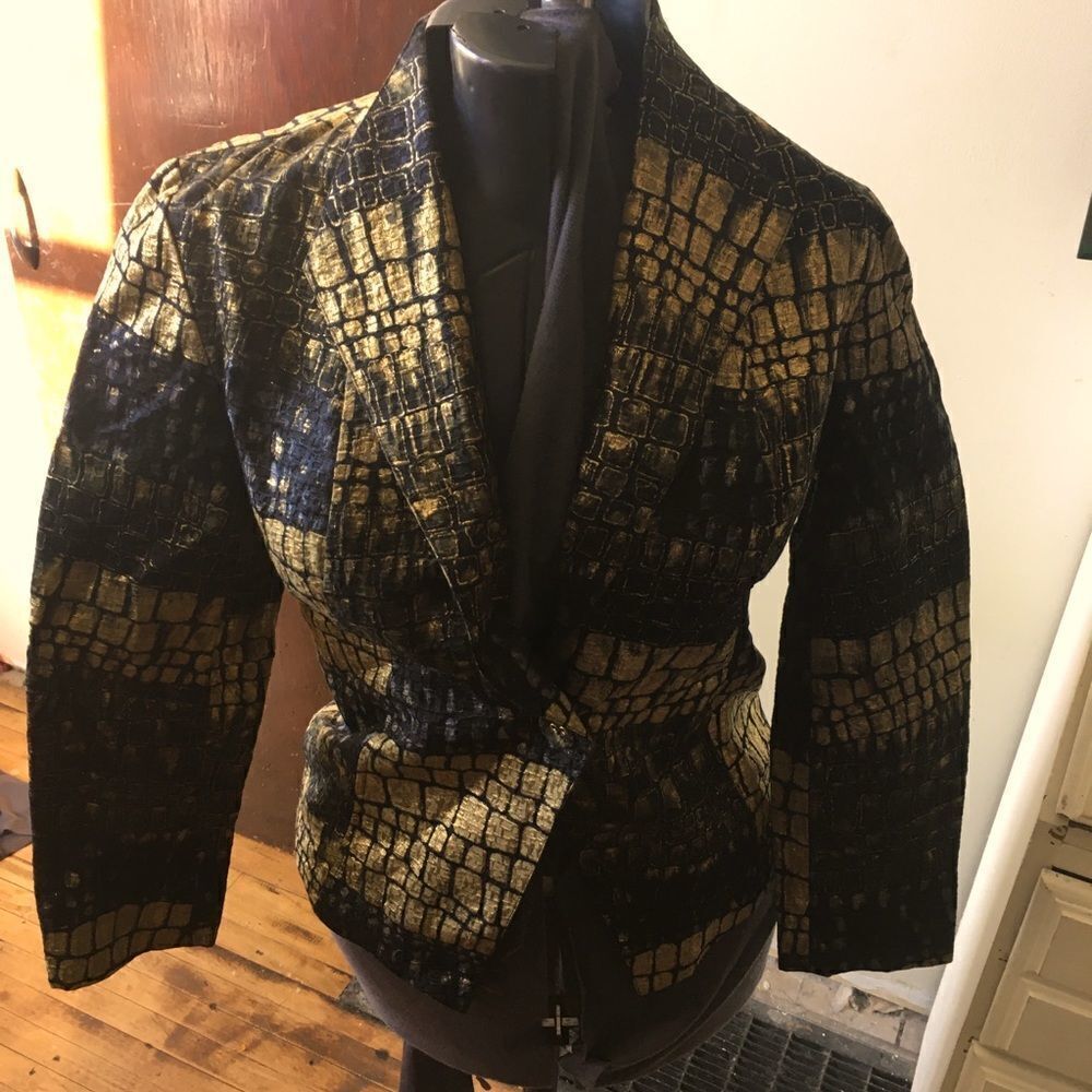 Chico’s 0/S gold & black one button jacket